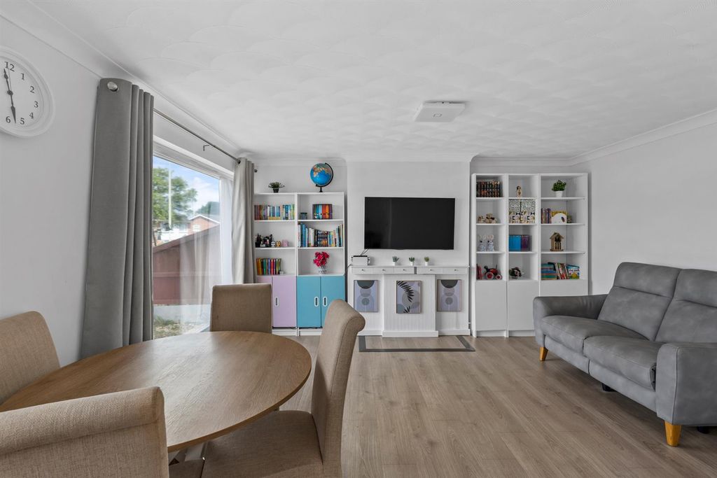 Property photo 2 of 26 24Lengcrescent-017.Jpg
