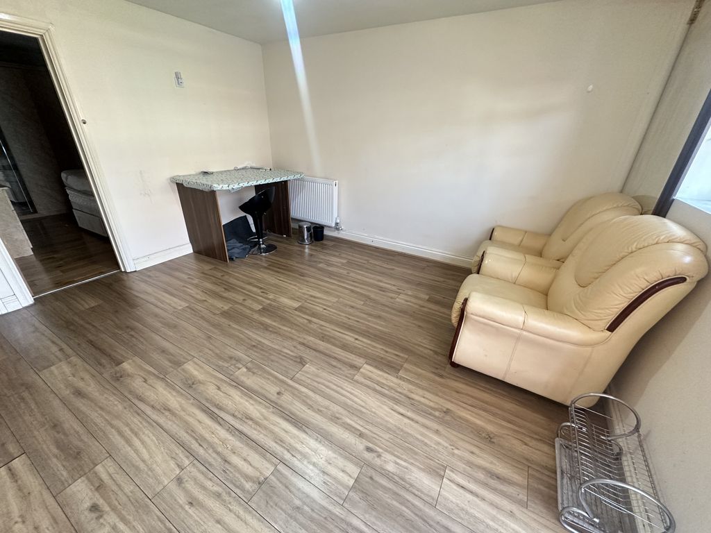Property photo 1 of 4