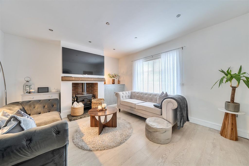 Property photo 3 of 18 1459943-15-6A08c4ce08729.Jpg