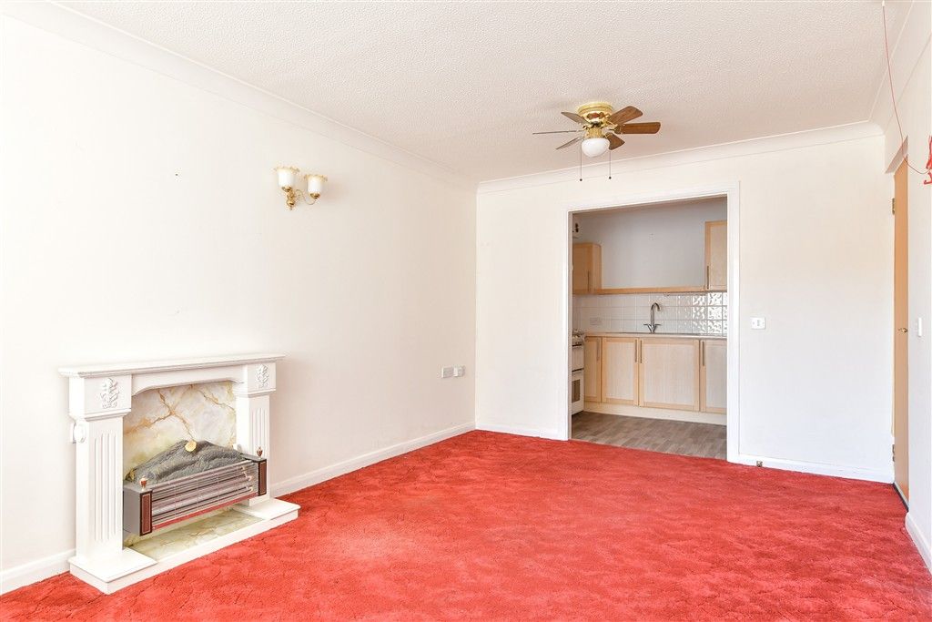 Property photo 3 of 10 Lounge/Diner