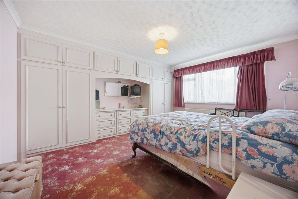 Property photo 2 of 11 Bedroom