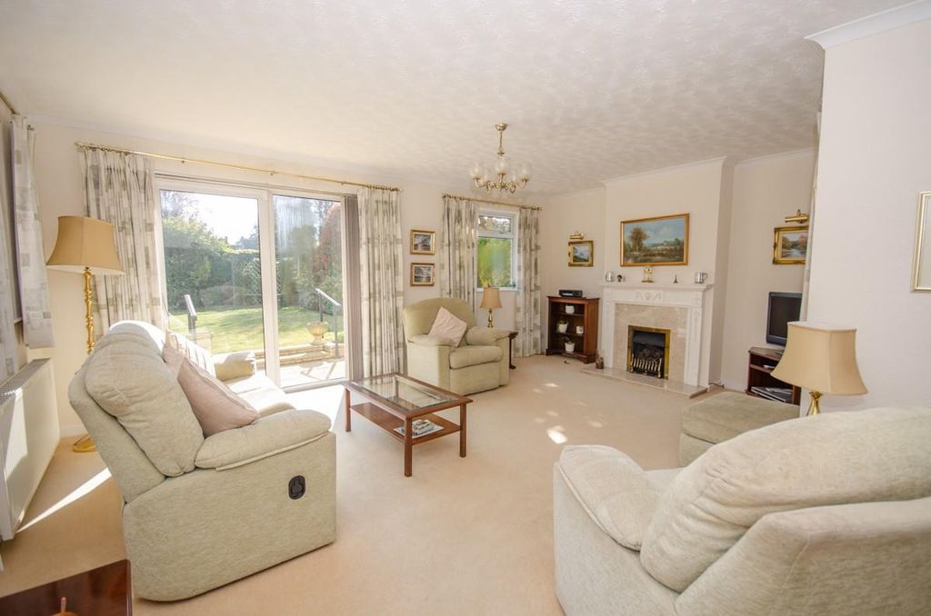 Property photo 2 of 24 Lounge.Jpg