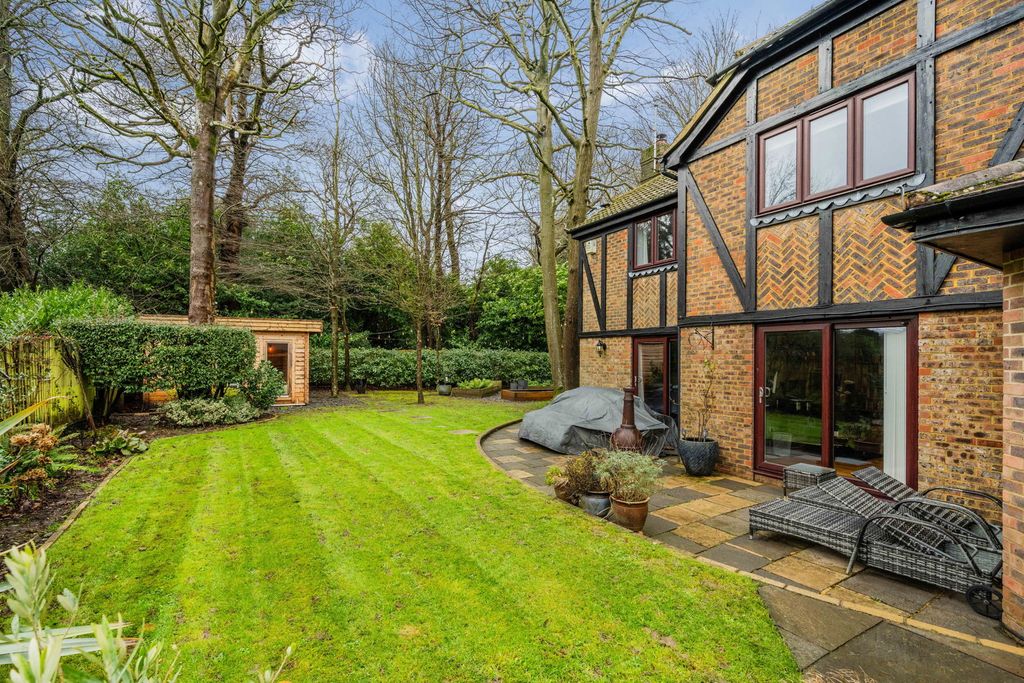 Property photo 1 of 24