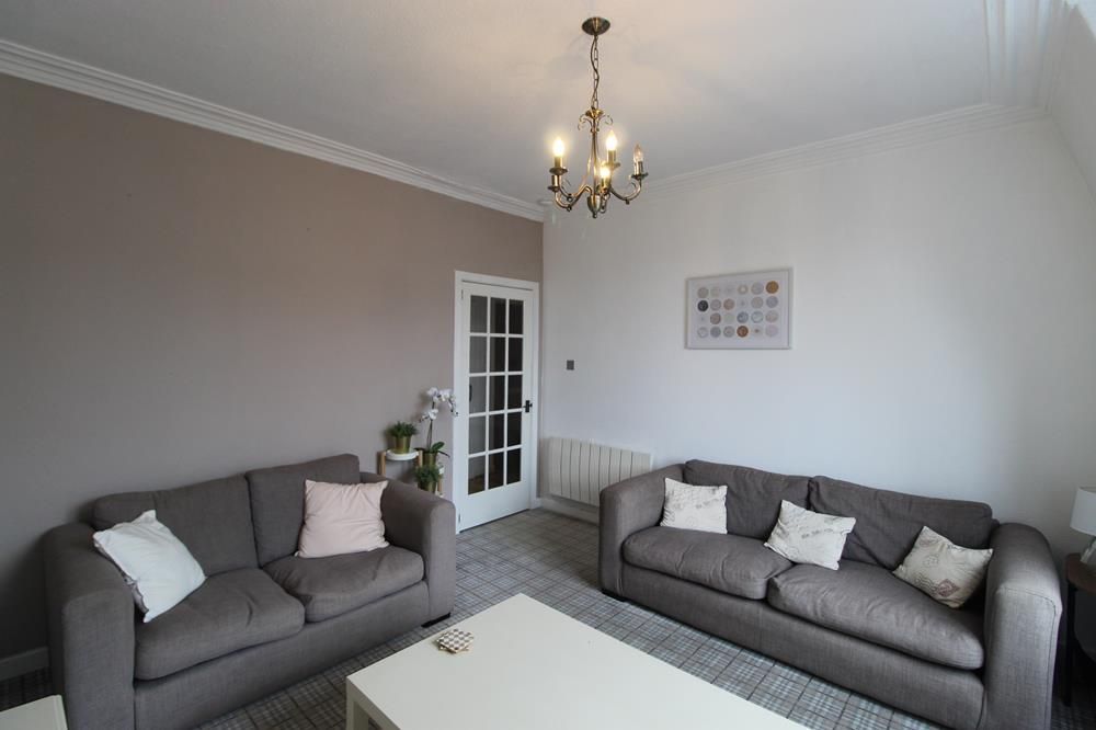 Property photo 1 of 5 Lounge