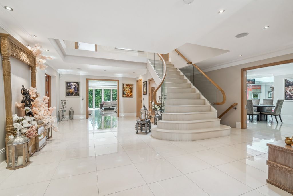 Property photo 2 of 35