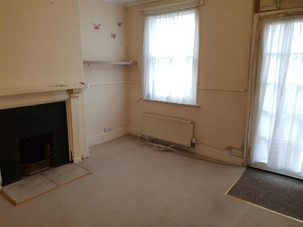 Property photo 3 of 6