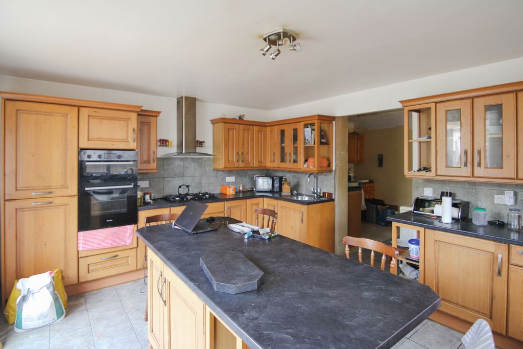 Property photo 2 of 27 Kitchen/Diner