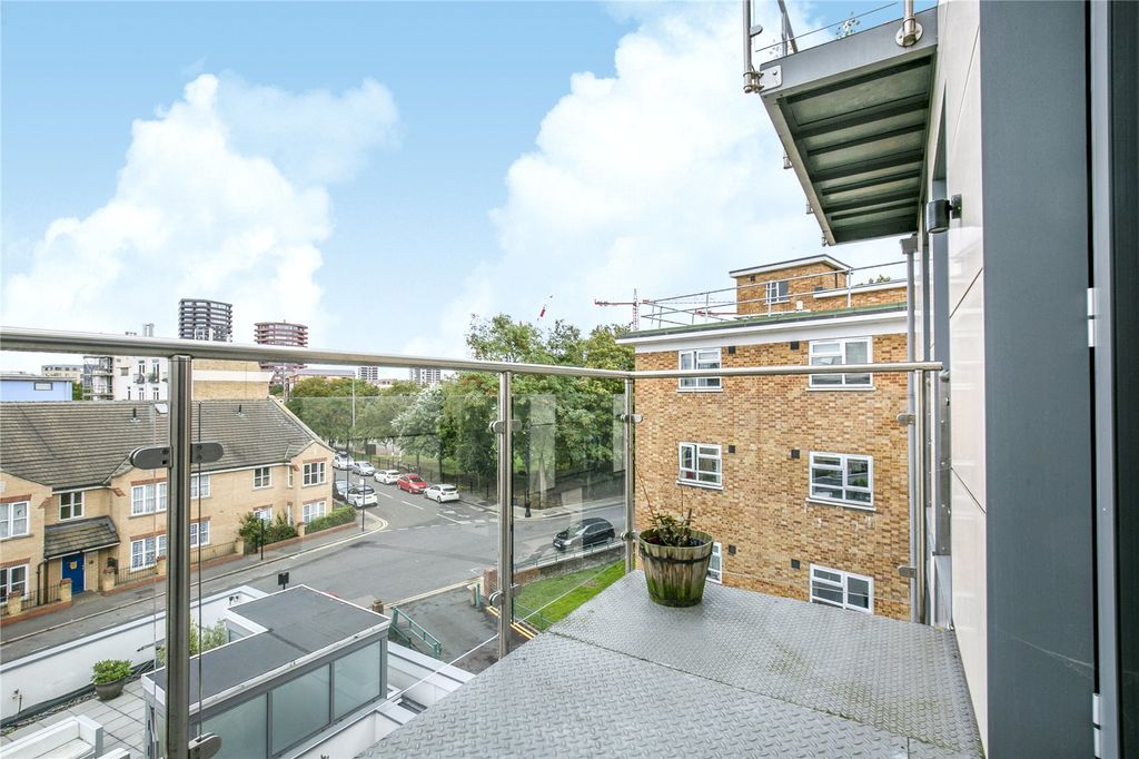 Property photo 3 of 11 Balcony