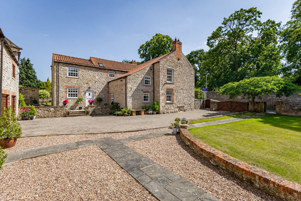 Property photo 1 of 39