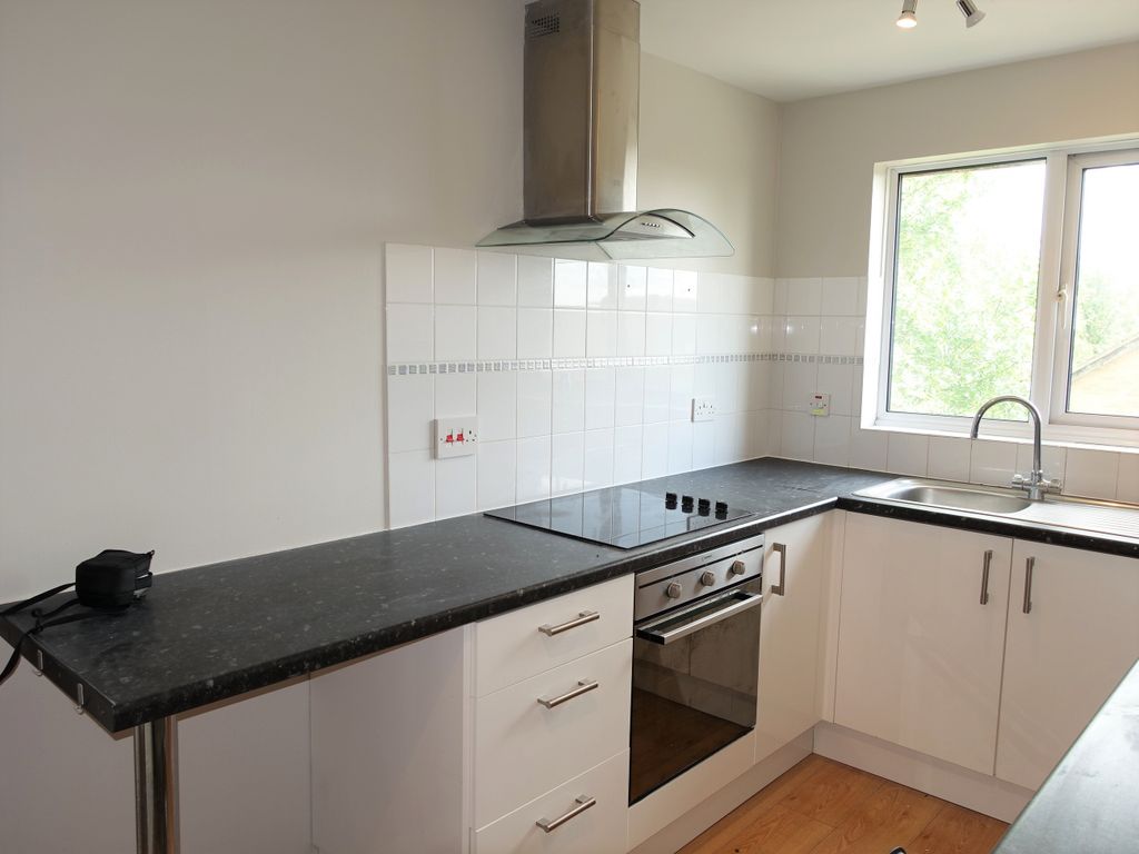 Property photo 3 of 6 Kitchen