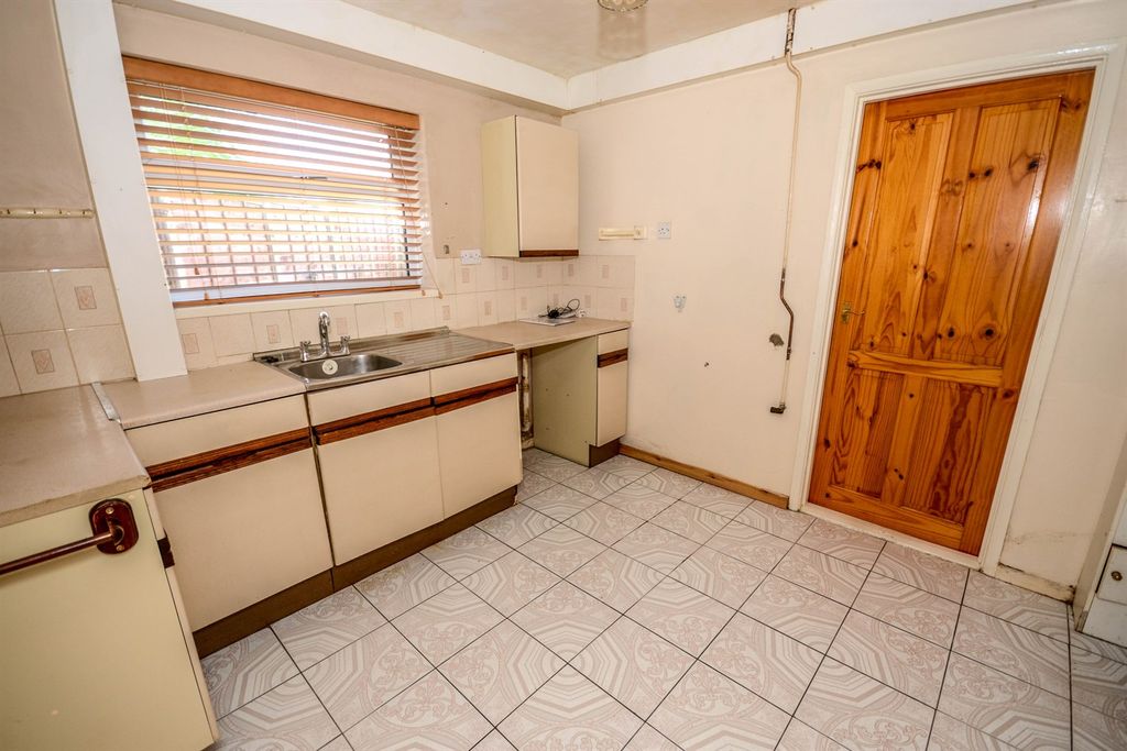 Property photo 2 of 18 Kitchen