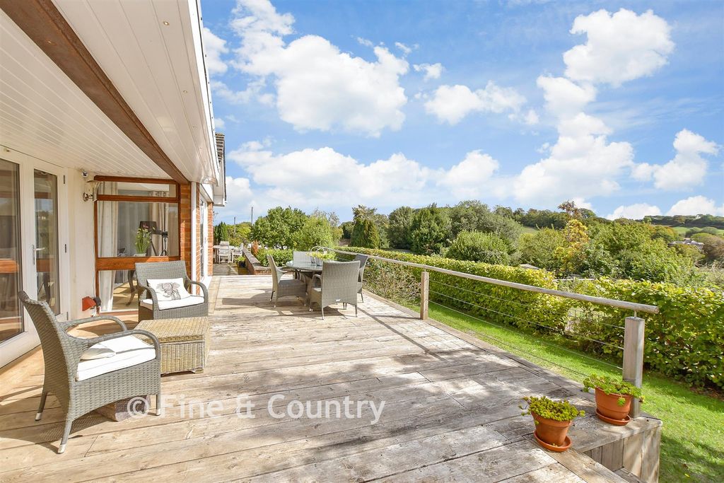 Property photo 3 of 20 Patio / Decking