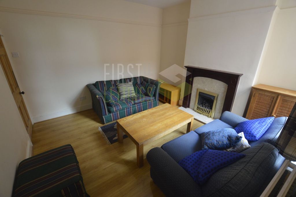 Property photo 2 of 10 Living Room