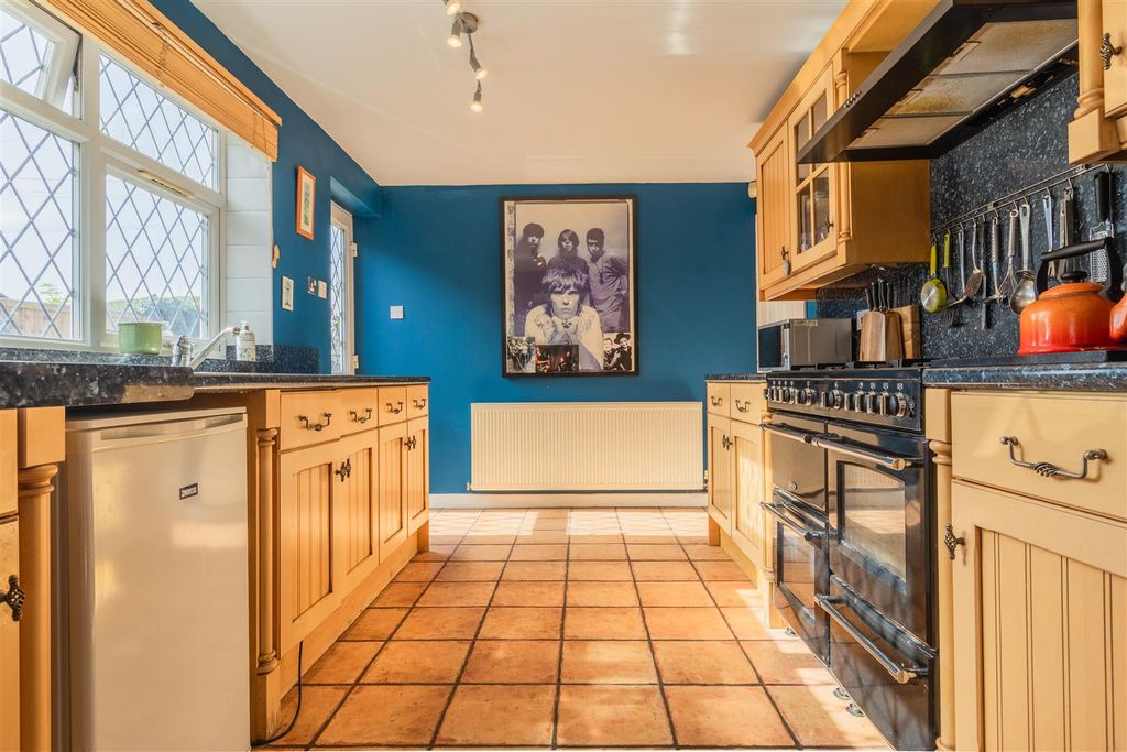 Property photo 2 of 30
