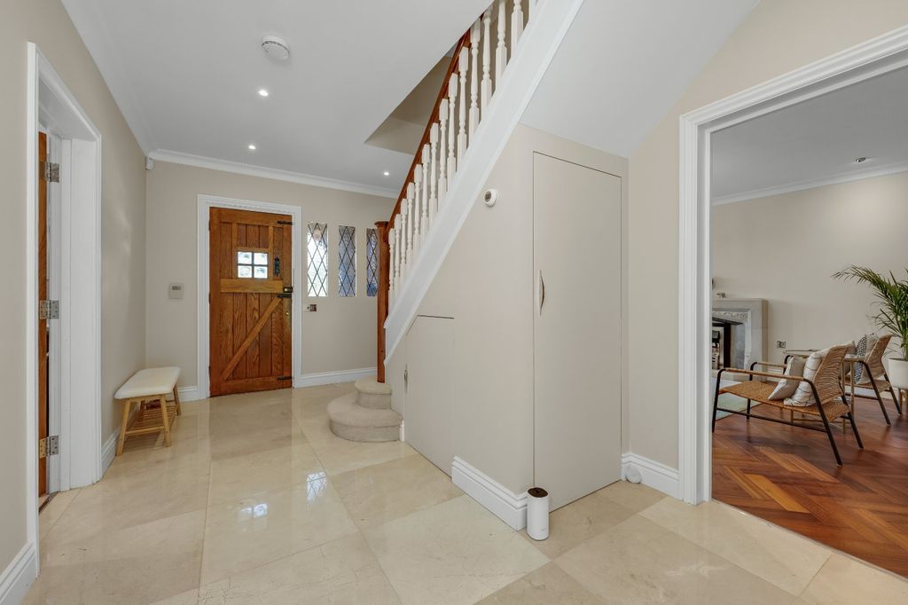 Property photo 3 of 27 Hallway