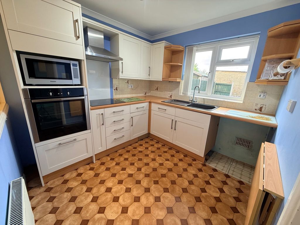 Property photo 2 of 15 Kitchen