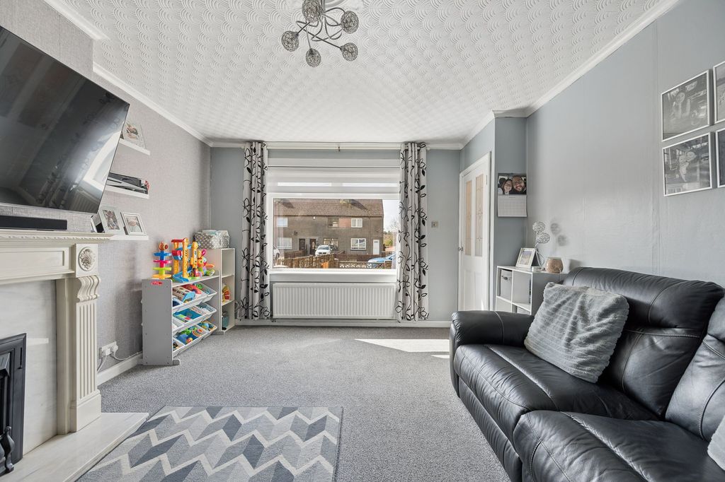 Property photo 3 of 26 Lounge