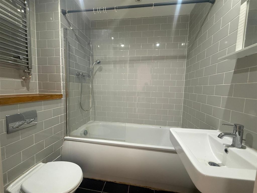 Property photo 1 of 6 Bathroom
