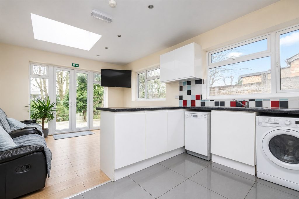 Property photo 3 of 16 Kitchen