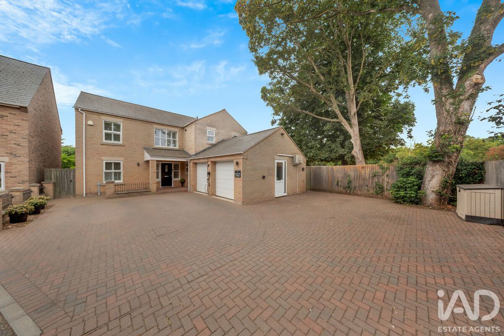 Property photo 2 of 42