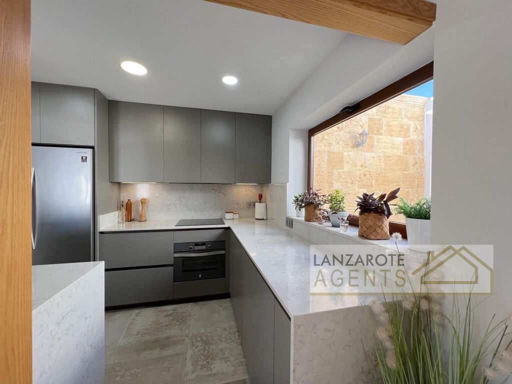 Property photo 2 of 36