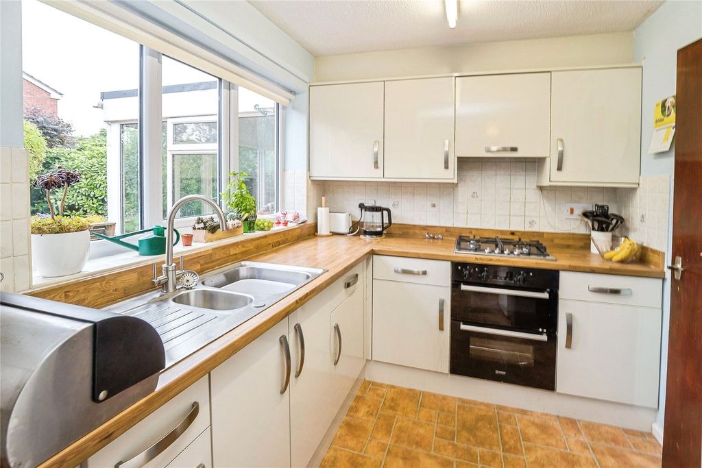 Property photo 2 of 23 Kitchen/Breakfast