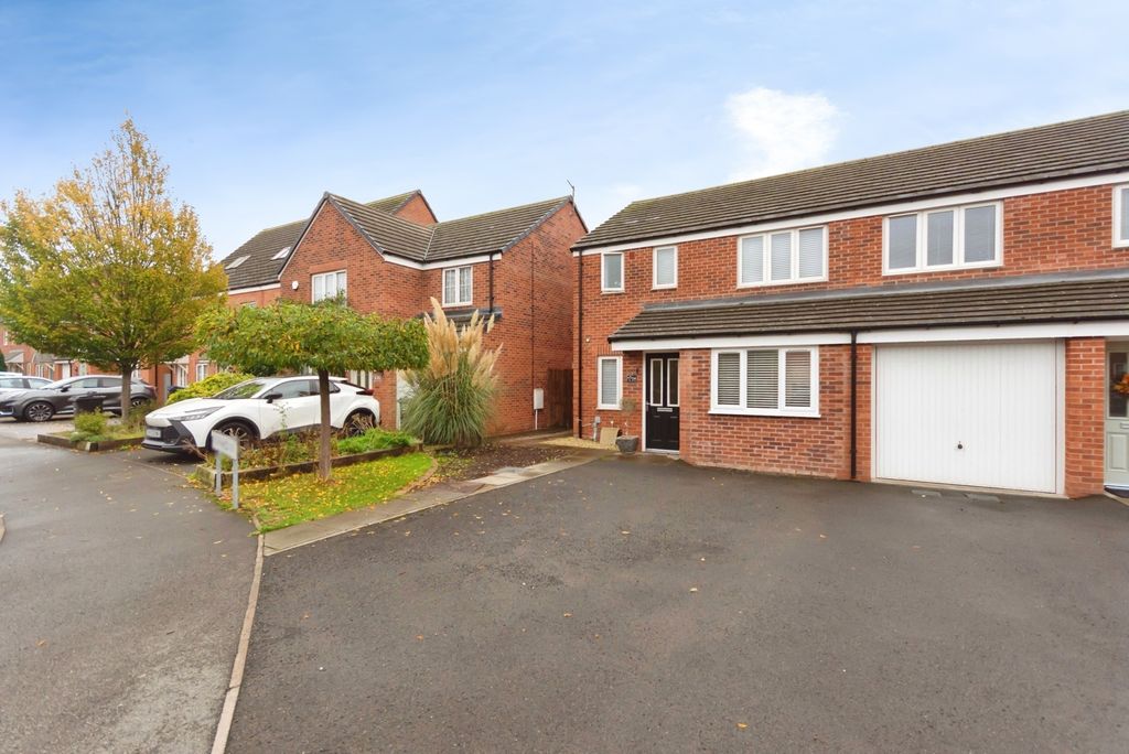 Property photo 1 of 15 Frontage