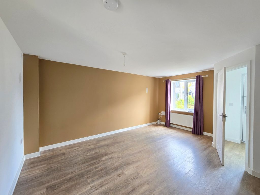 Property photo 2 of 11 5339843