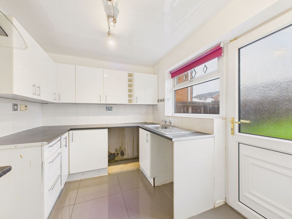 Property photo 3 of 7 Kitchen