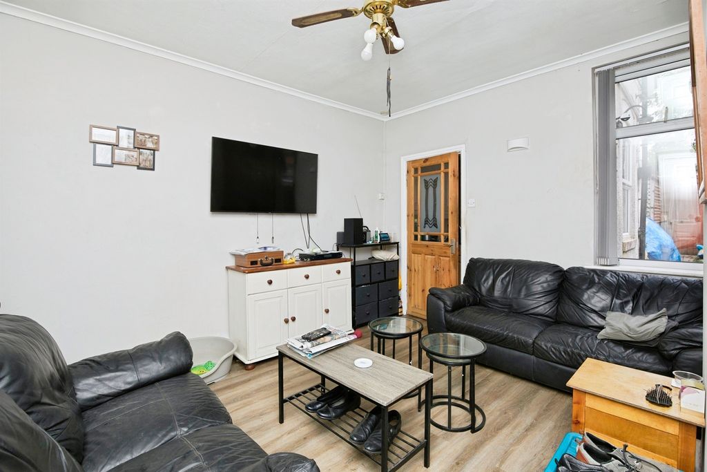Property photo 2 of 17