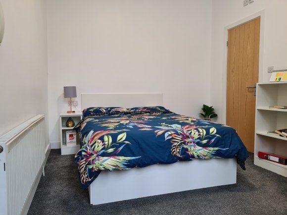 Property photo 2 of 9 E14 Bed