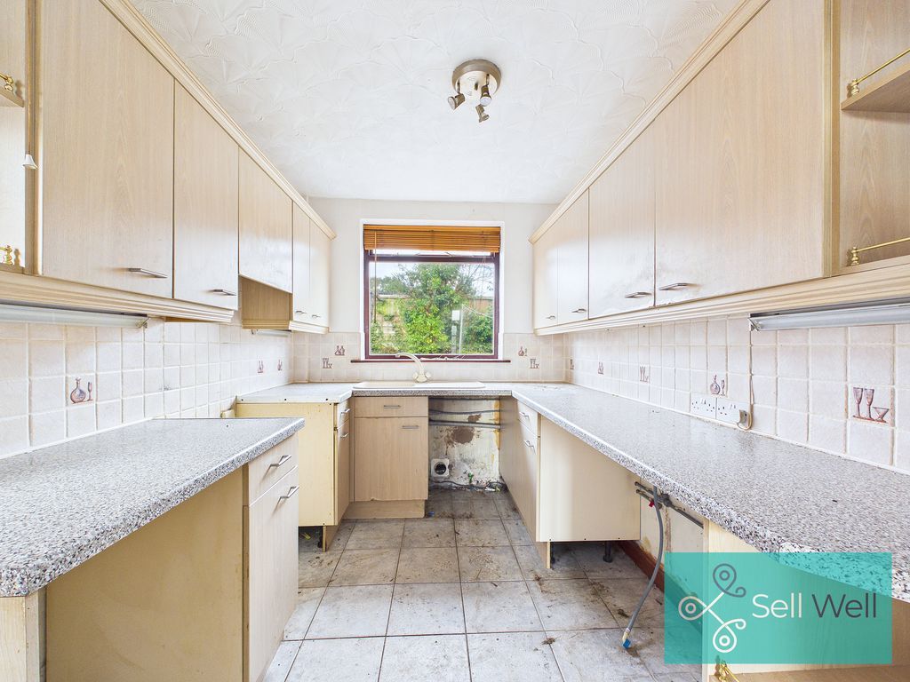 Property photo 2 of 24 Kitchen