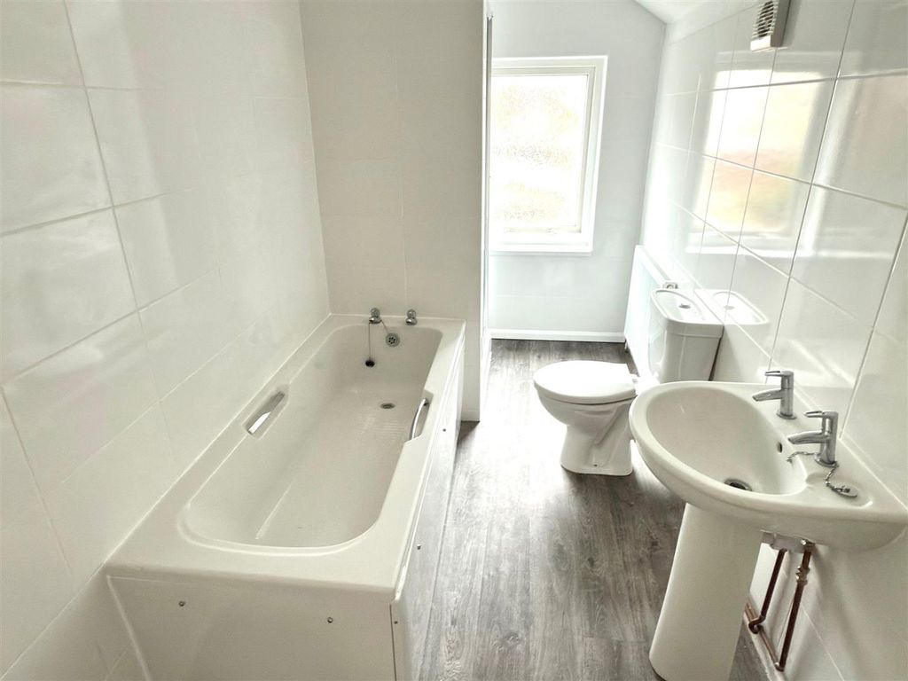 Property photo 3 of 8 Bathroom.Jpg