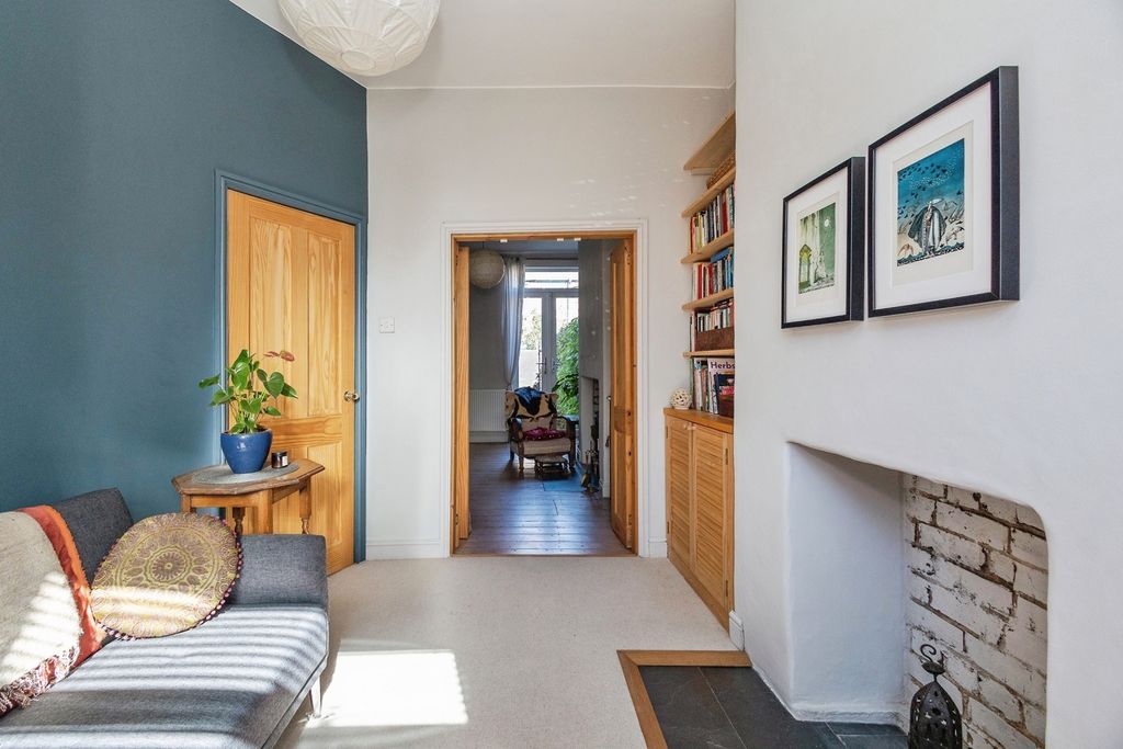 Property photo 3 of 23 Pbox-Img.Jpg