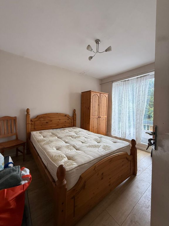 Property photo 1 of 8 Room No 3  , Double Room With Shared Facilities In Semi Detached House  Dunstable Road Luton Lu4  Rent Â£740.00 Pcm Inclusive Of  Bills , Wi fi Included Available Immediately