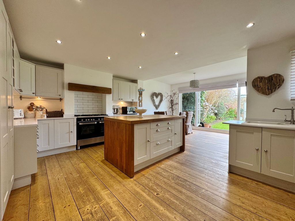 Property photo 2 of 35