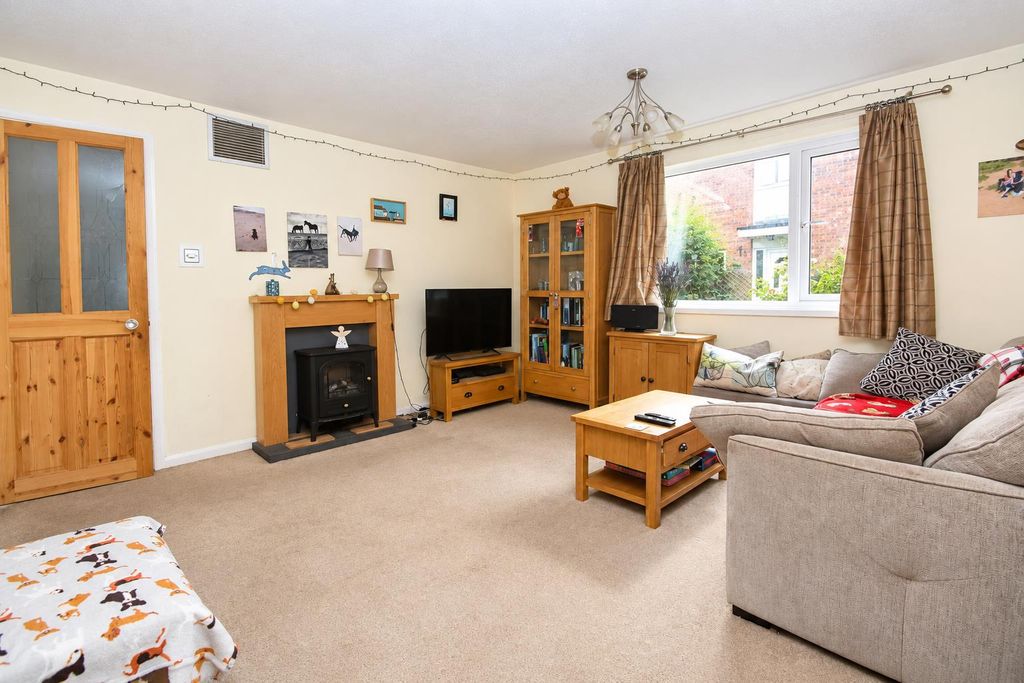 Property photo 3 of 19 E8152E62-E171-486B-8Ff4-c5608Ae3685c.Png