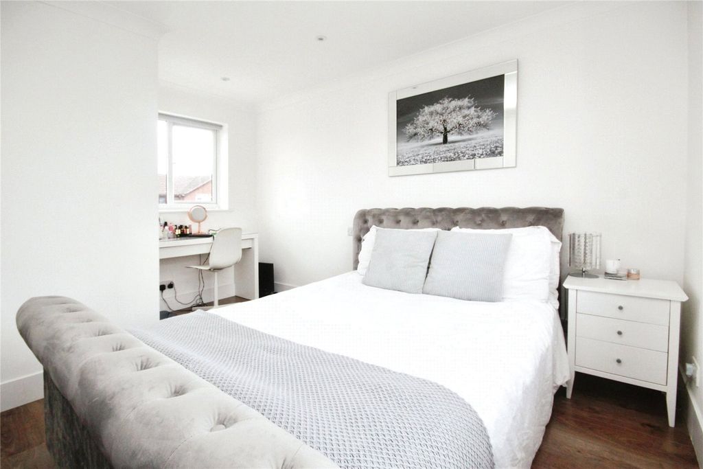 Property photo 3 of 9 Main Bedroom