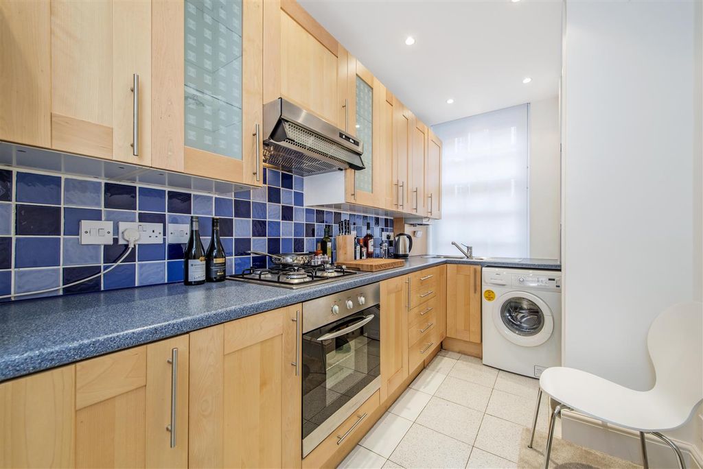 Property photo 2 of 7 Kitchen