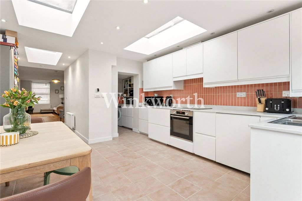 Property photo 2 of 20 Picture No. 15