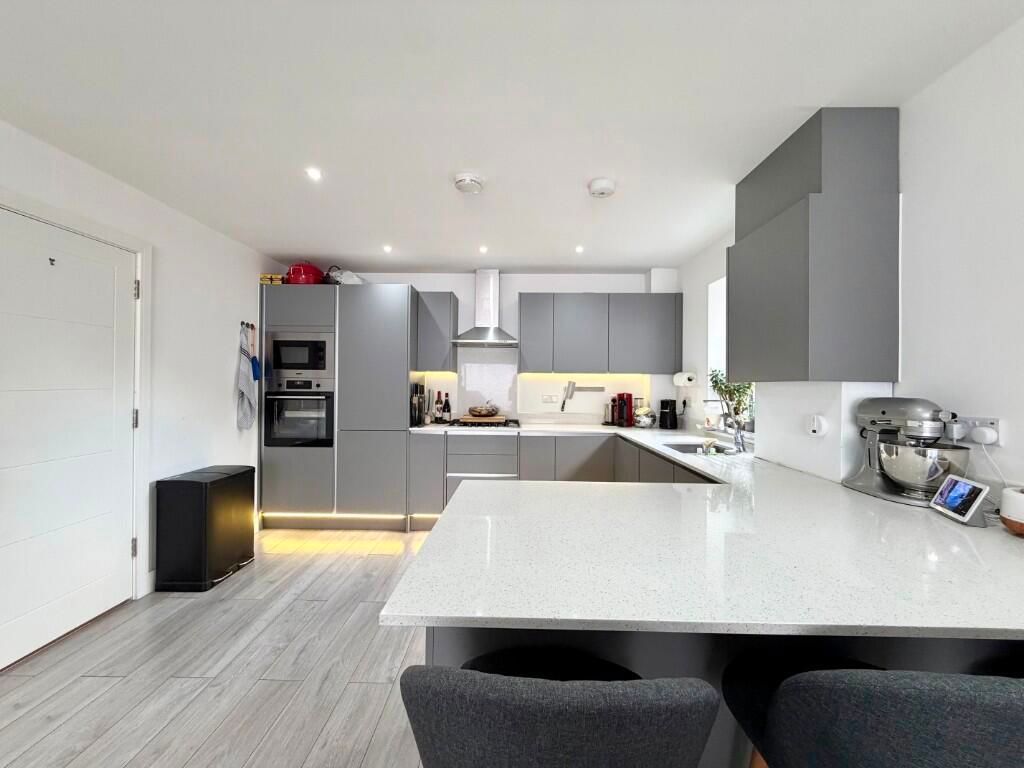 Additional image 13 of 3 bed flat for saleSouth Drive, Coulsdon CR5