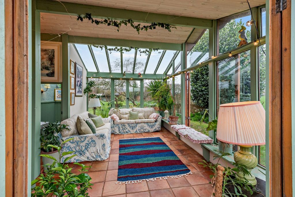 Property photo 2 of 27 Conservatory