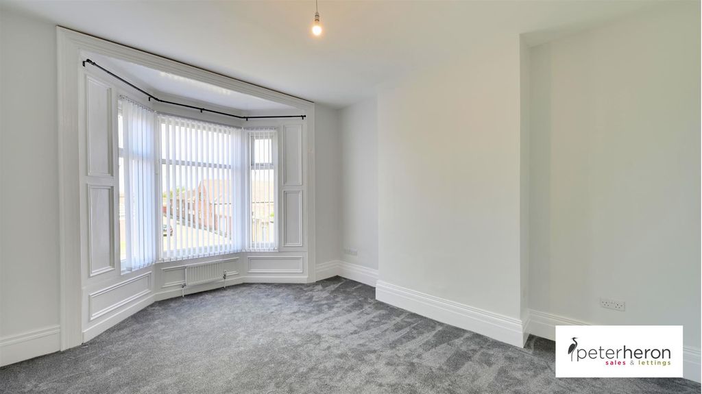 Property photo 1 of 10 Lounge
