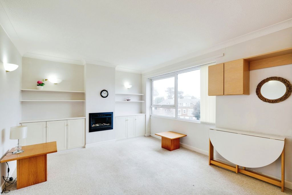 Property photo 1 of 8 Lounge