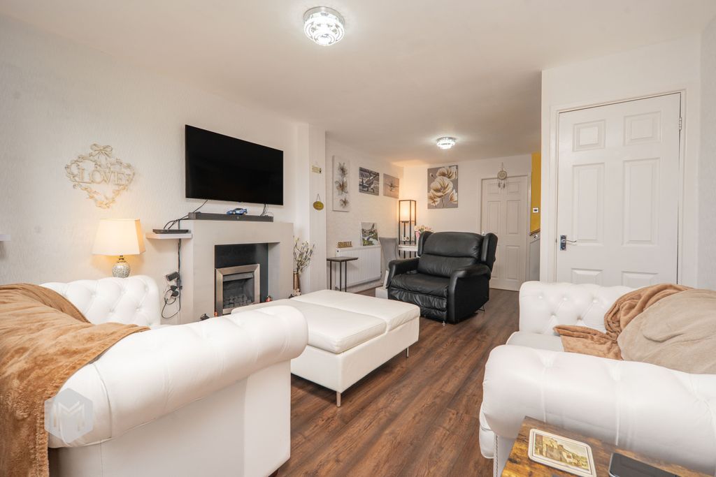 Property photo 2 of 14 Picture No. 15