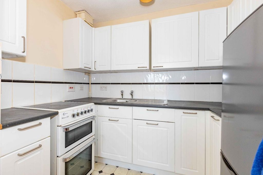 Property photo 3 of 11 Freshbrook-5.Jpg