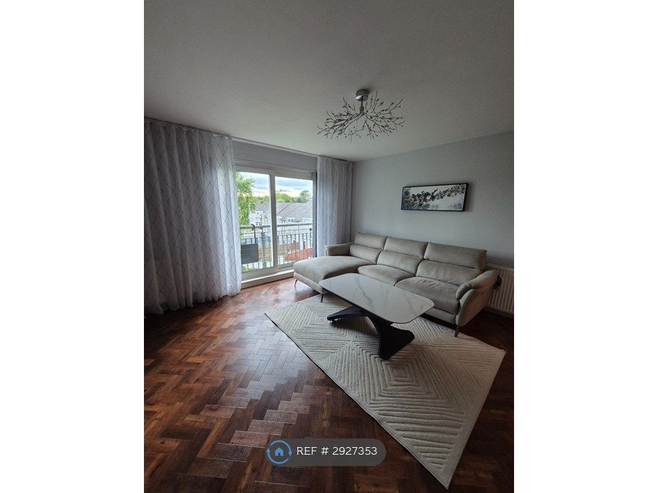 Property photo 1 of 20 Living Room