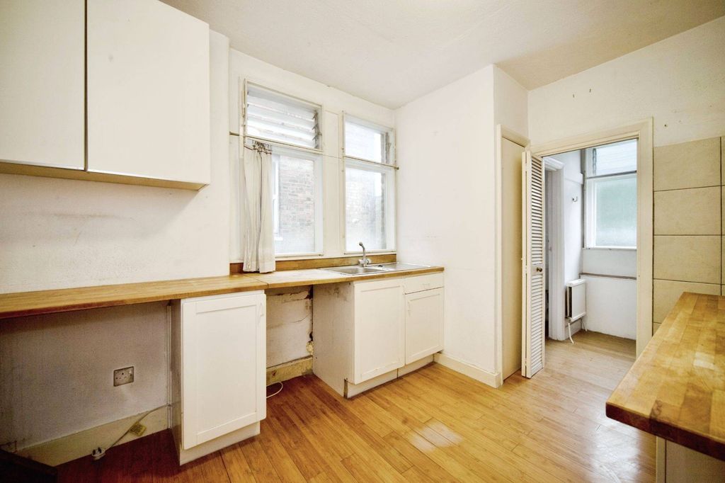 Property photo 3 of 8 Flat 2, 126 Fleet Road, Hampstead Heath, London, Nw3 2Qx