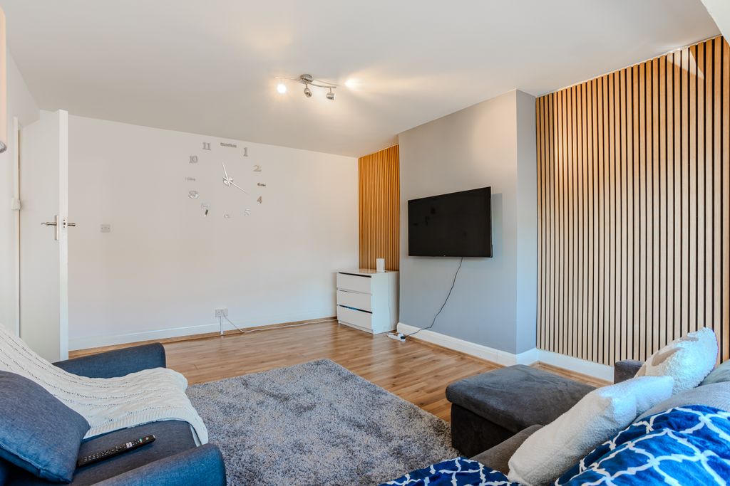 Property photo 2 of 21