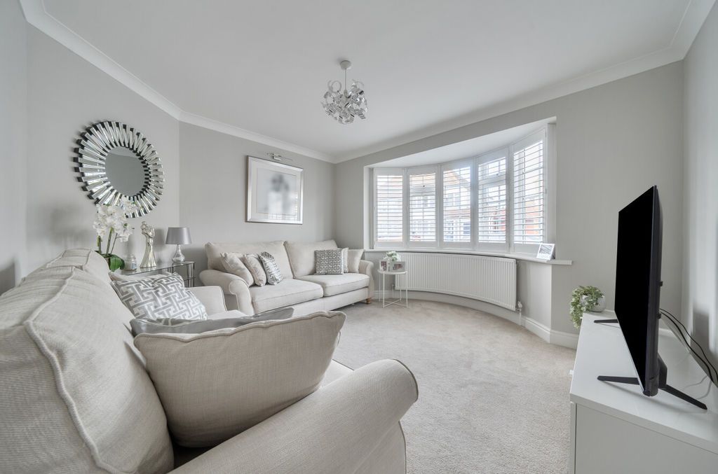 Property photo 3 of 20 Lounge Angle 1